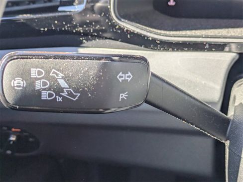 Used 2025 Volkswagen Jetta SE image 24