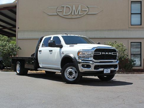 Used 2024 RAM 5500 Tradesman w/ Chrome Appearance Group AWD/4WD image 3