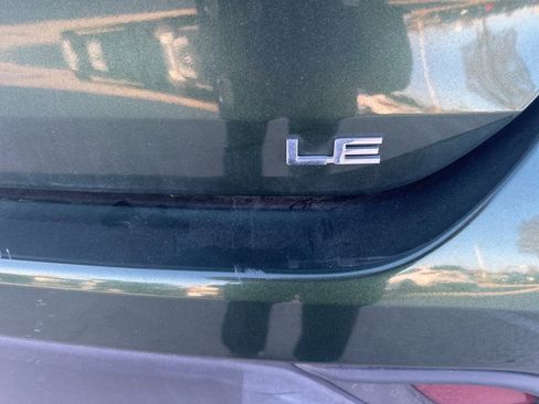 Used 2023 Toyota Highlander LE image 3