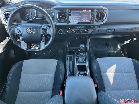 Certified 2022 Toyota Tacoma TRD Off-Road AWD/4WD image 16