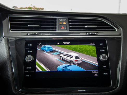 Certified 2024 Volkswagen Tiguan SE FWD image 40