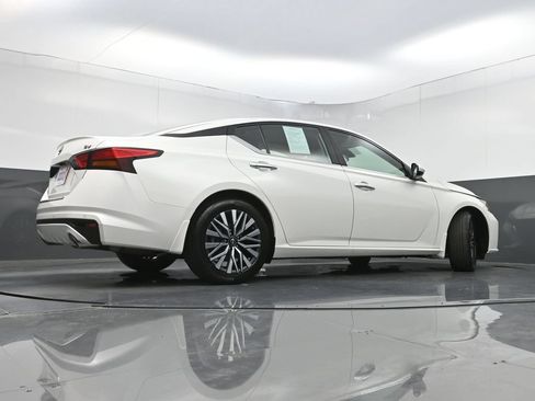 Used 2023 Nissan Altima 2.5 SV w/ SV Premium Package FWD image 32