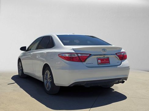Used 2017 Toyota Camry SE w/ Moonroof Package FWD image 5