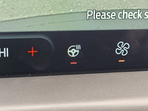 Used 2025 Ford Escape SE image 19