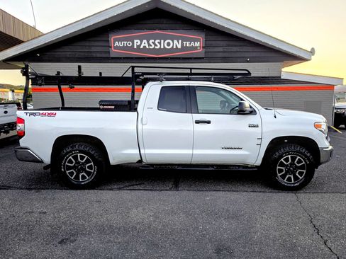 Used 2017 Toyota Tundra SR5 w/ TRD Off Road Package AWD/4WD image 6