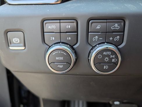Used 2024 GMC Sierra 1500 AT4 w/ AT4 Premium Package AWD/4WD image 10