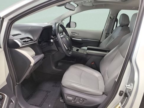 Used 2021 Toyota Sienna XLE FWD image 20