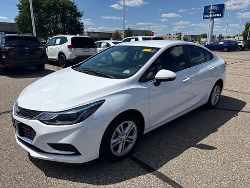Used 2018 Chevrolet Cruze LT w/ Convenience Package FWD image 1