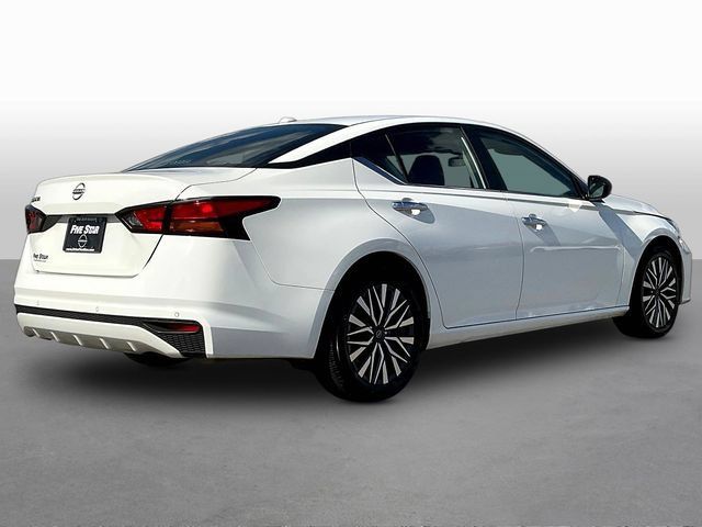Used 2025 Nissan Altima 2.5 SV FWD image 7