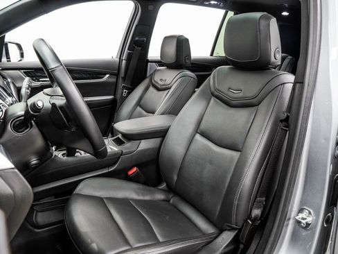 Used 2025 Cadillac XT6 Premium Luxury image 40