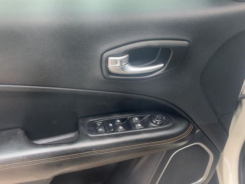 Used 2019 Jeep Compass Limited FWD image 2