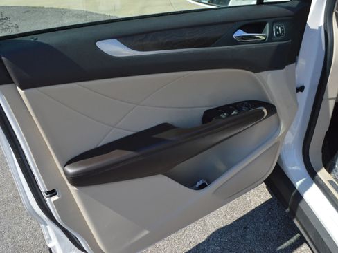 Used 2019 Lincoln MKC Reserve AWD/4WD image 13