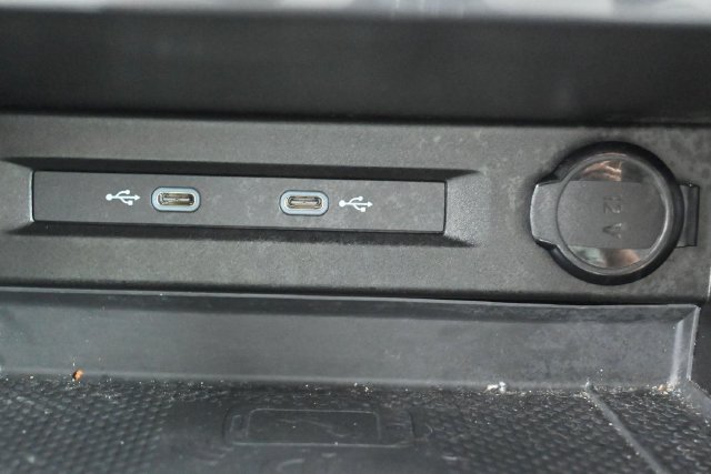 Used 2023 Volkswagen Tiguan SE w/ Panoramic Sunroof Package FWD image 24
