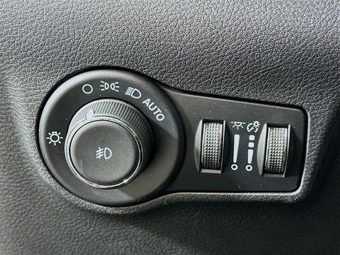 Used 2022 Jeep Compass Latitude image 17