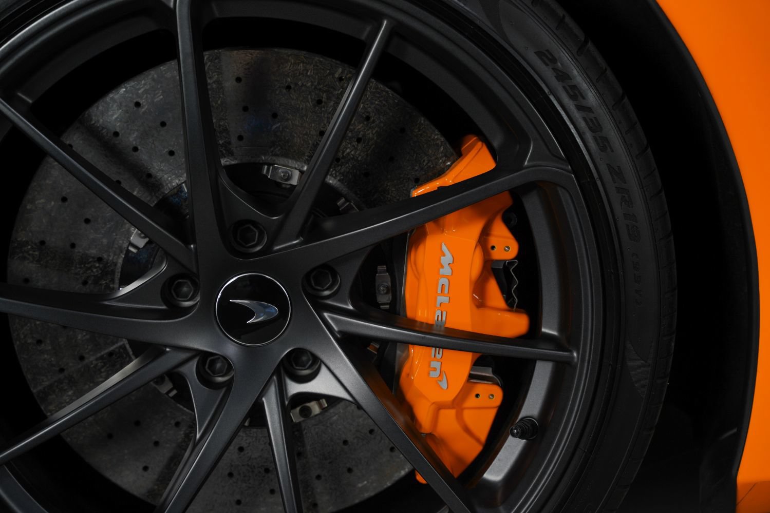Used 2024 McLaren 750S Spider RWD image 17