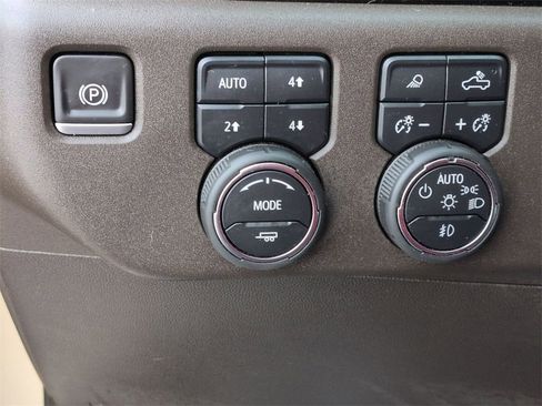 Certified 2022 Chevrolet Silverado 1500 LT Trail Boss w/ LT Trail Boss Premium Package image 18