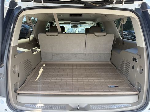 Used 2016 Chevrolet Suburban LTZ RWD image 35