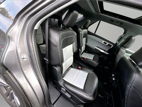 Used 2023 Ford Explorer XLT w/ Equipment Group 202A AWD/4WD image 17