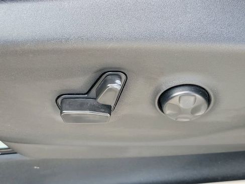 Used 2022 Chrysler Pacifica Touring-L image 18