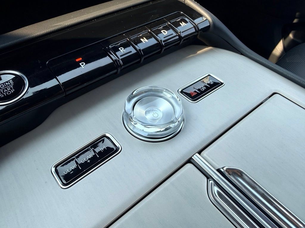 New 2027 Lincoln Navigator Premiere AWD/4WD image 17