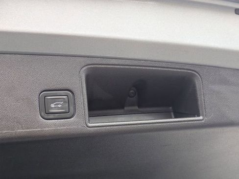 Used 2024 GMC Terrain SLE w/ Driver Convenience Package image 33