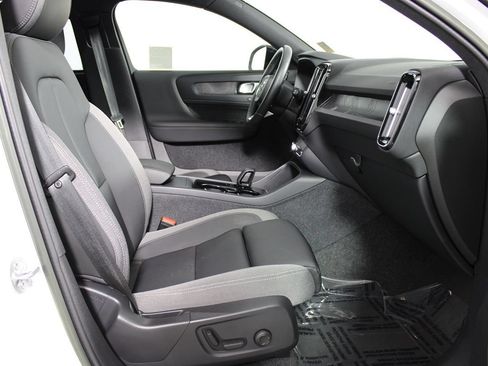 Used 2023 Volvo XC40 Recharge Ultimate AWD/4WD image 12