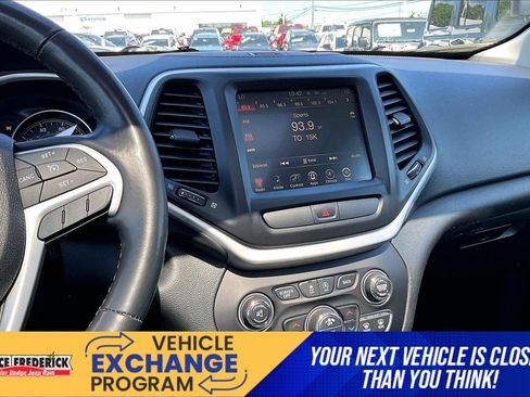 Used 2015 Jeep Cherokee Limited AWD/4WD image 6
