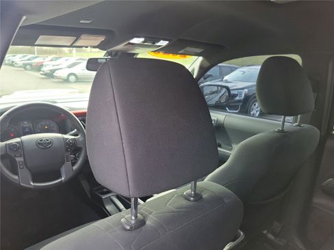 Used 2020 Toyota Tacoma TRD Sport image 12