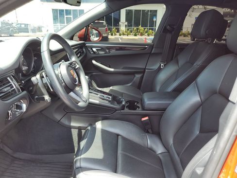 Used 2025 Porsche Macan AWD/4WD image 17