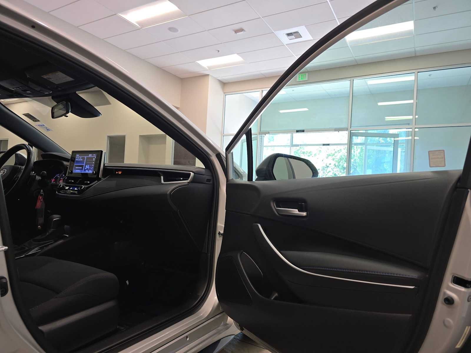 Used 2020 Toyota Corolla SE FWD image 28