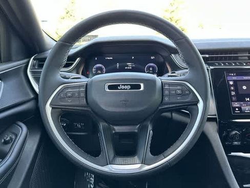 Used 2023 Jeep Grand Cherokee L Laredo AWD/4WD image 8