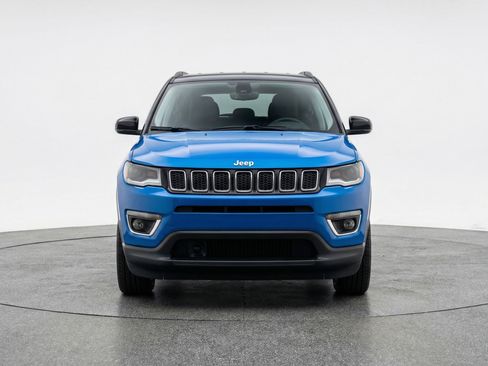 Used 2025 Jeep Compass Limited AWD/4WD image 2