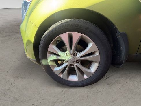 Used 2014 Kia Soul + w/ Primo Package FWD image 9