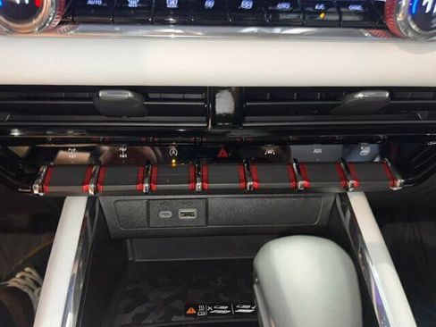 Used 2024 GMC Canyon AT4X w/ AT4X AEV Edition image 21