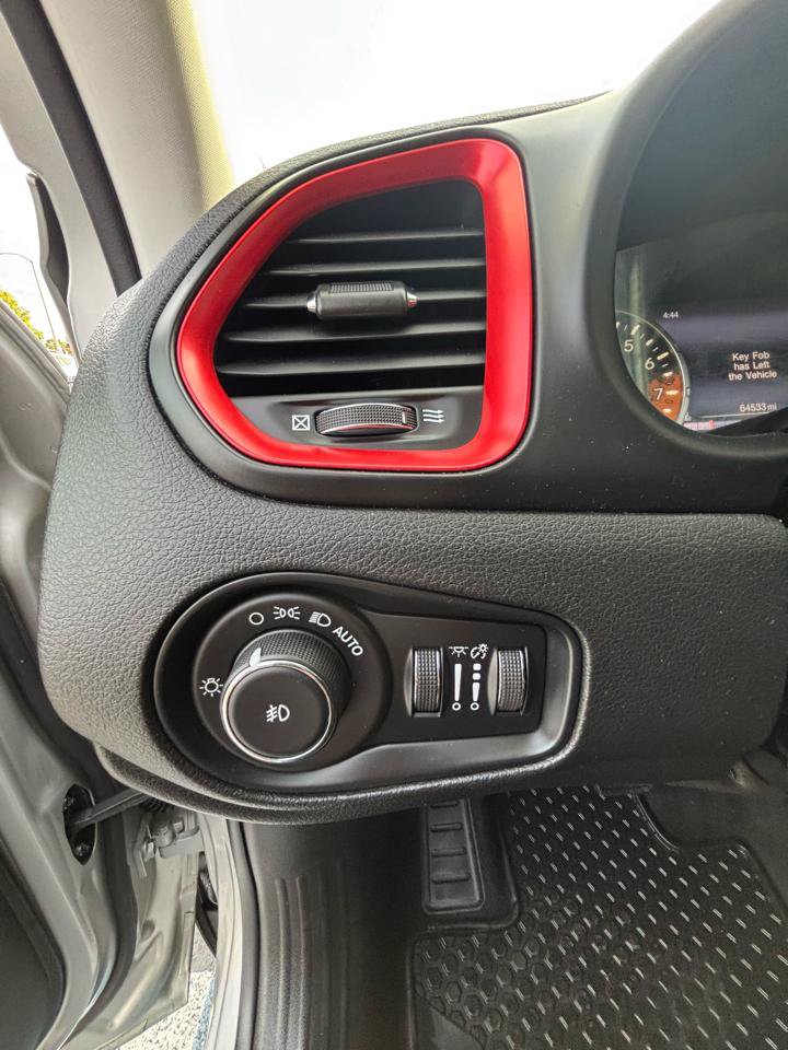 Used 2016 Jeep Renegade Trailhawk w/ Premium Trailhawk Package AWD/4WD image 13