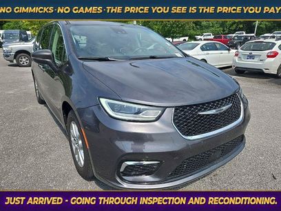 Used 2023 Chrysler Pacifica Touring-L