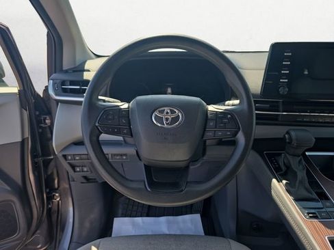 Used 2024 Toyota Sienna LE FWD image 12