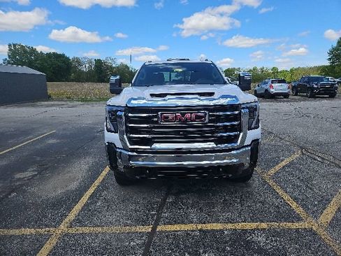 Used 2024 GMC Sierra 3500 SLT w/ SLT Convenience Package AWD/4WD image 3