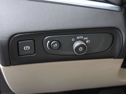 Used 2020 Buick Enclave Essence FWD image 16