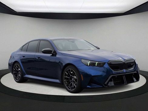 Used 2025 BMW M5 w/ Carbon Package image 2