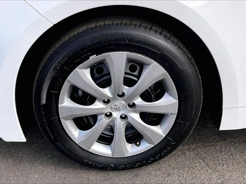 Used 2025 Toyota Corolla LE image 9