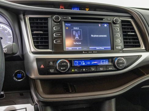 Used 2017 Toyota Highlander XLE AWD/4WD image 28