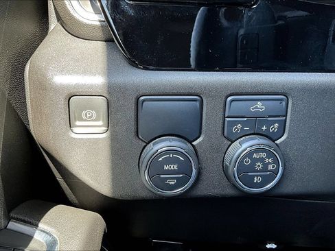 Used 2022 Chevrolet Silverado 1500 RST RWD image 15