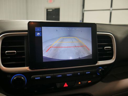Used 2024 Hyundai Venue SEL image 22