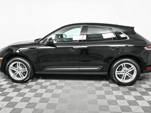 Certified 2025 Porsche Macan AWD image 2