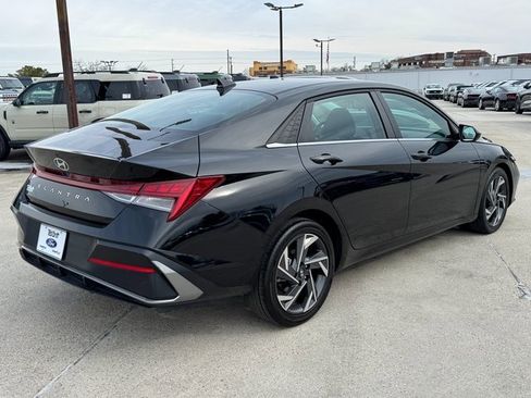 Used 2025 Hyundai Elantra SEL image 8
