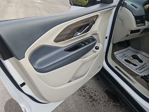 Used 2023 GMC Terrain Denali image 9