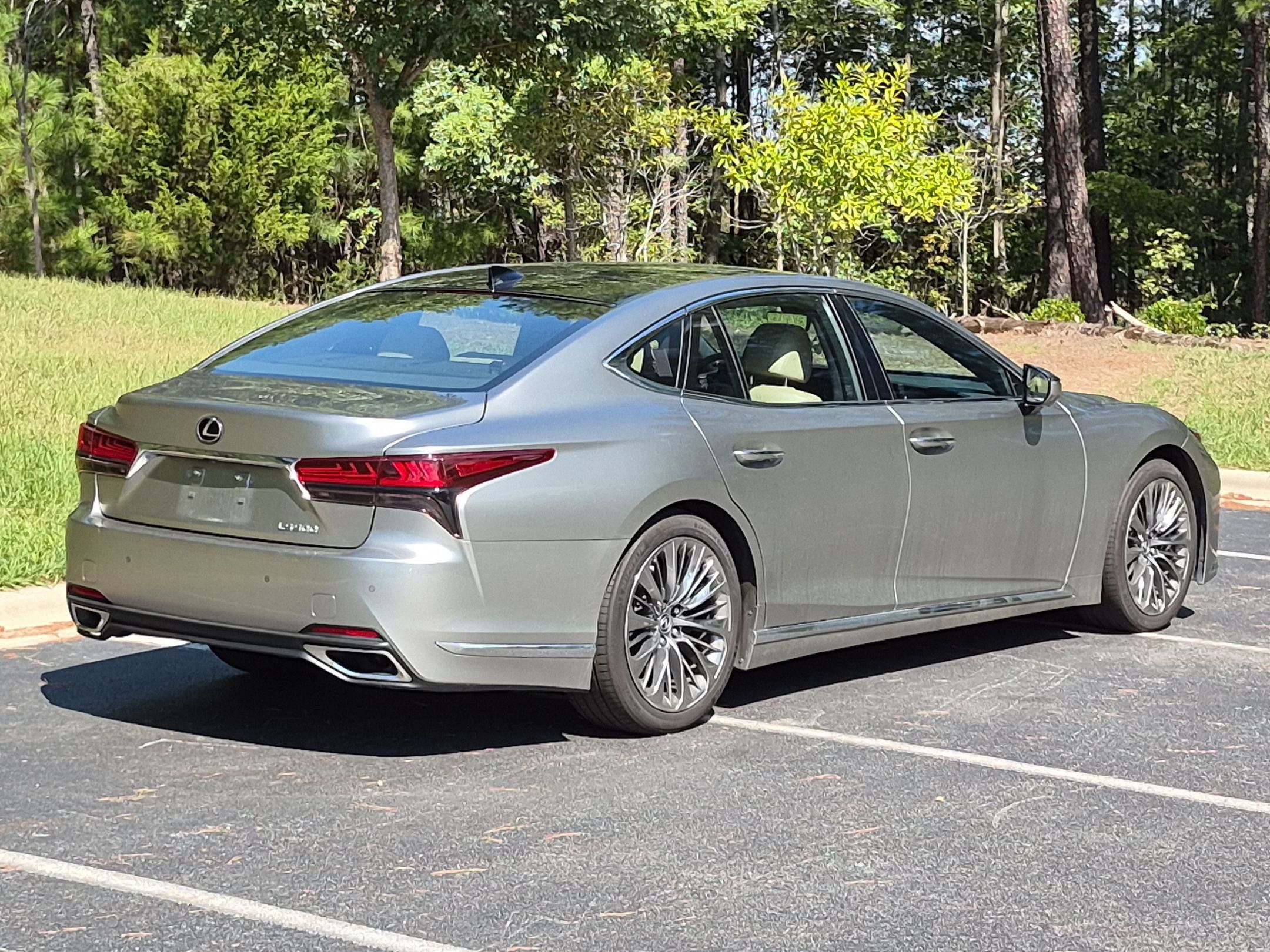 Used 2023 Lexus LS 500 w/ Interior Upgrade Package RWD image 22