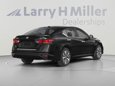 Used 2022 Nissan Altima 2.5 SV FWD image 3
