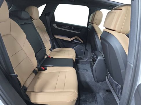 Certified 2026 Porsche Cayenne AWD/4WD image 26